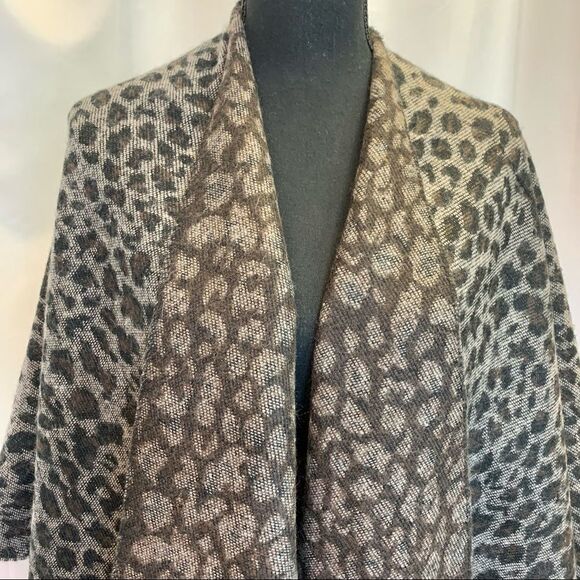 CEJON Leopard cheetah animal print shawl poncho - Picture 7 of 12